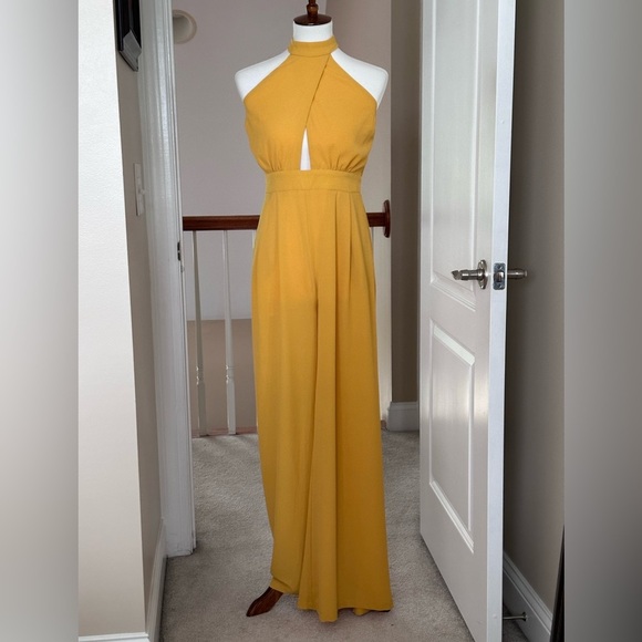 Boutique Chic 💛 Halter Jumpsuit - Picture 10 of 16
